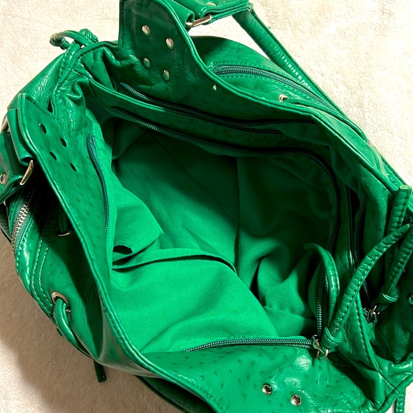 Bueno. Green Leather Bag. Like New. Ostrich print. Silver hardware. - Picture 5 of 10